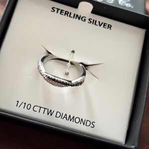 Diamonds (1/10 ct. t.w.)Black and White Weave Ring in S. Silver